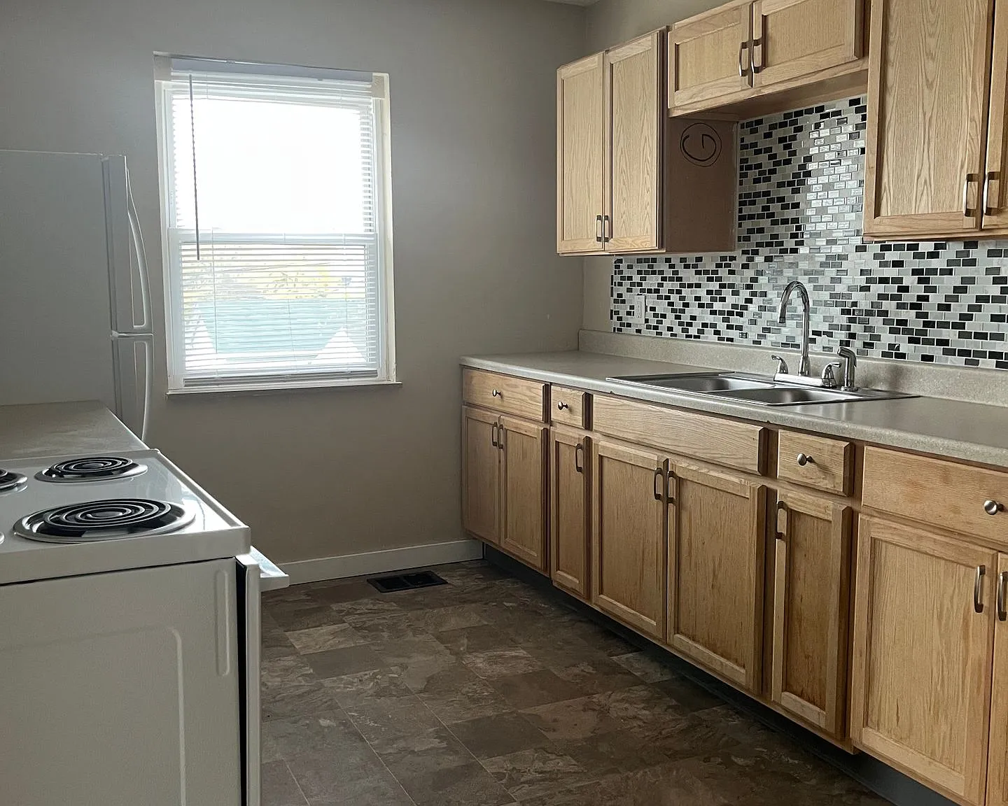 210 N Cherrywood Ave, Dayton OH 45403 — Photo 2