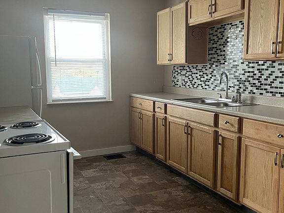 2nd image of 210 N Cherrywood Ave Unit 1-4