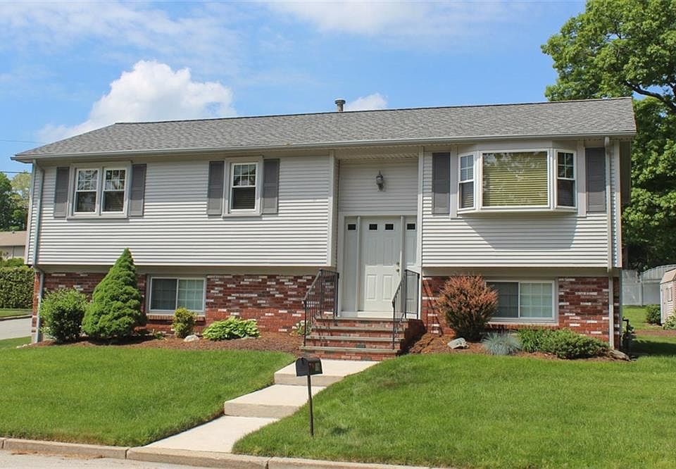 1st image of 19 Tanglewood Ln