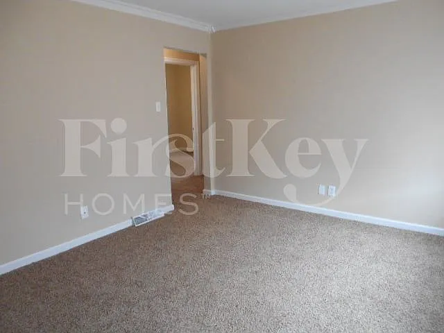 1405 Gahan Dr — Photo 2