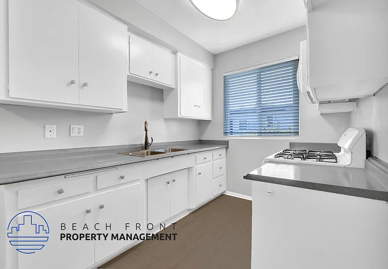 26019 Oak Street — Photo 1