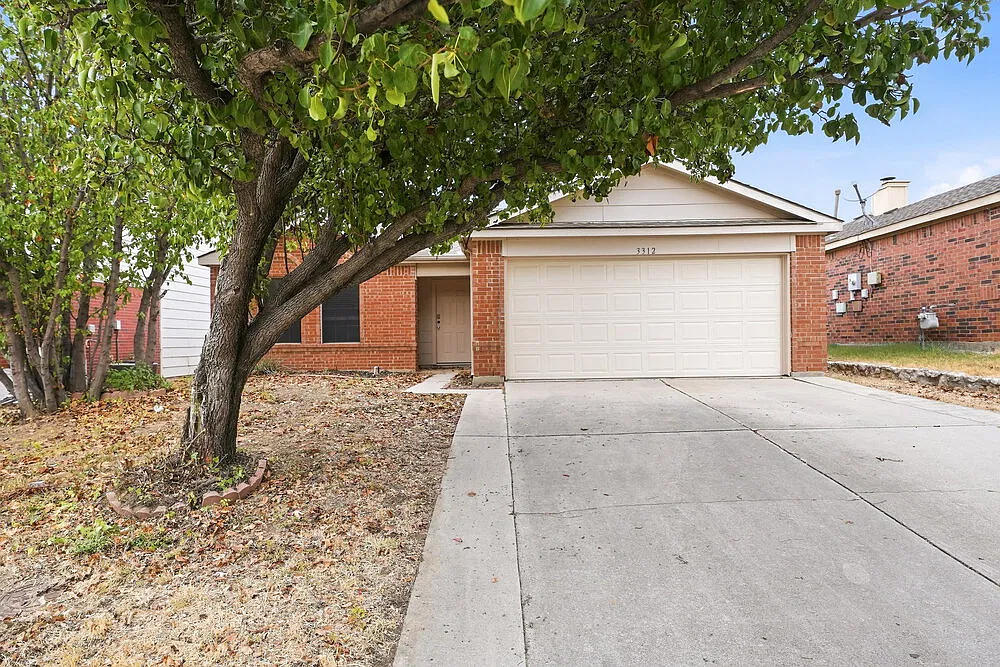 3 bed, 2.0 bath, 1515 sqft, $1,895 — Photo 1