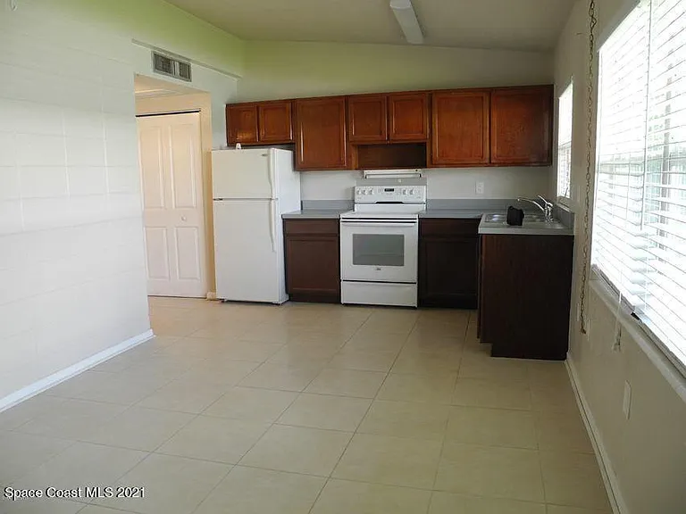 123 Roosevelt Ave #C — Photo 2