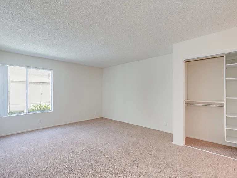 Bradbury Park Apartments — Photo 28