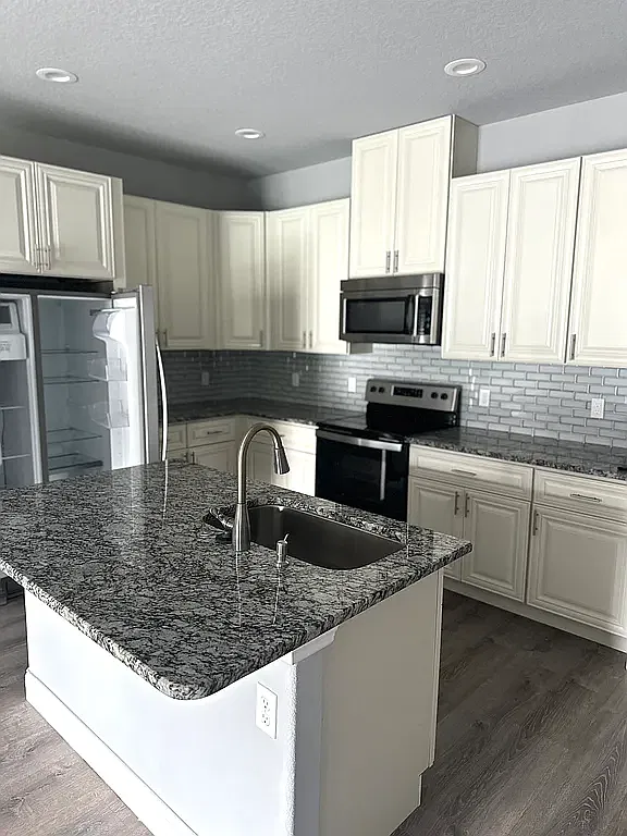 3 bed, 1185 sqft, $1,800 — Photo 2