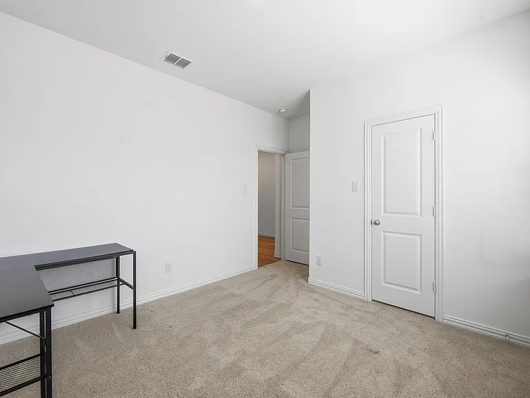216 Post Oak St — Photo 19