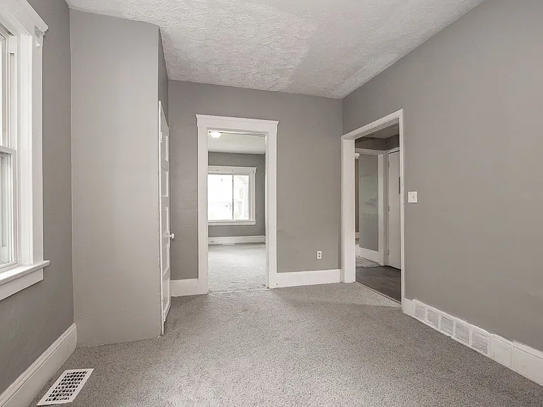 7411 Brinsmade Ave — Photo 9