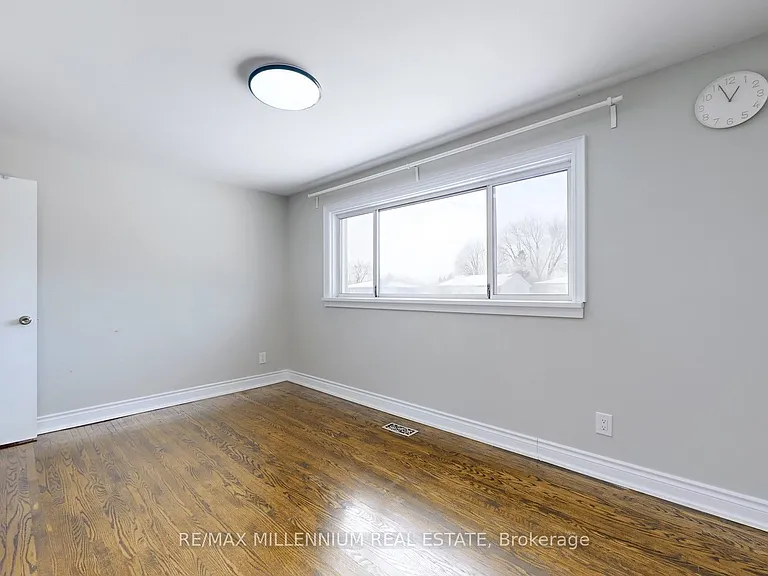 80 Rainier Sq #UPPER — Photo 26