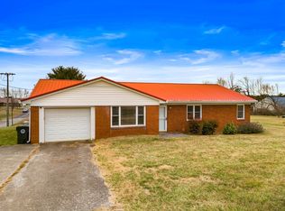 426 W Economy Rd, Morristown, TN 37814