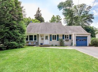 116 Middle Neck Rd, Port Washington, NY 11050