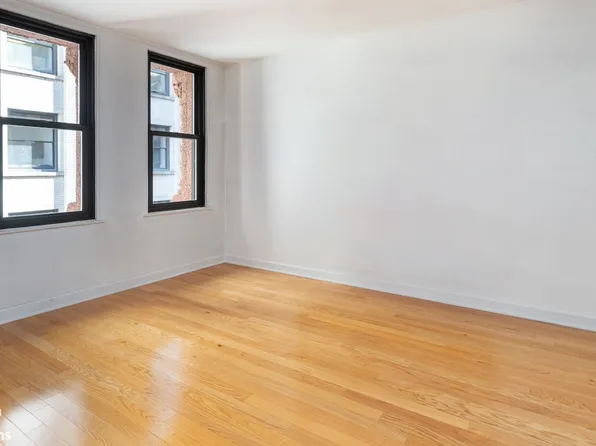 56 Pine Street image 10 of 13