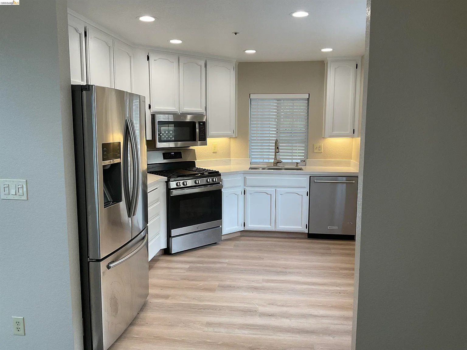 3 bed, 2.5 bath, 1567 sqft, $3,795 — Photo 2