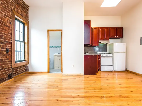 132 Graham Avenue image 1 of 21