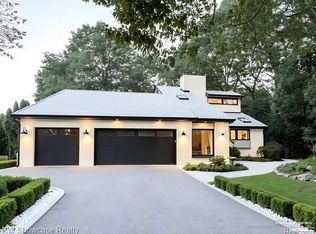 1510 Milford Hills Dr, Milford, MI 48381