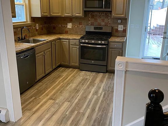 4th image of 113 Barnard Ave #3