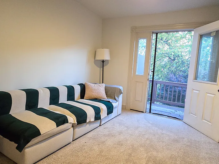 209 W Clay St — Photo 35