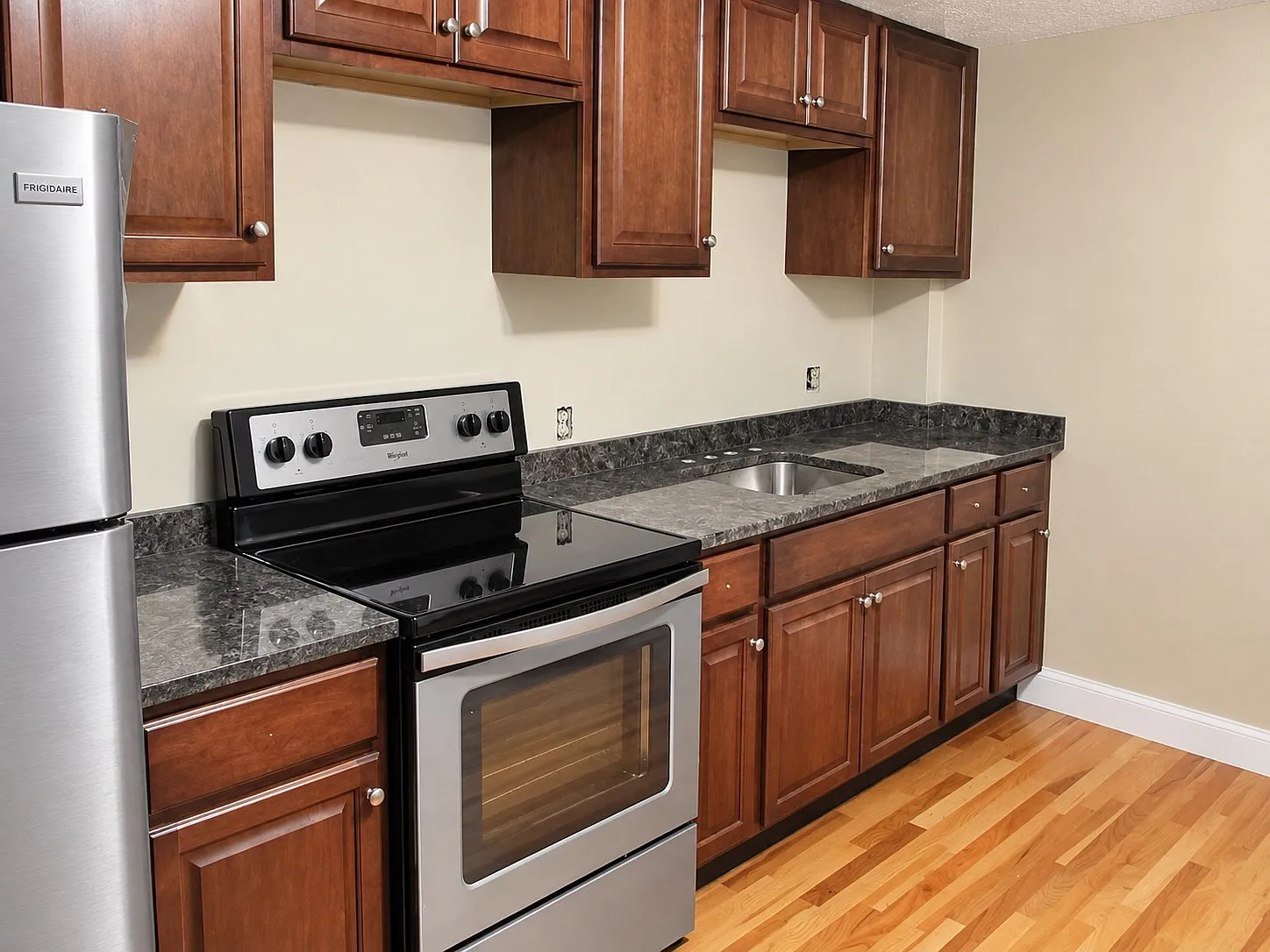 393 Washington St — Photo 1