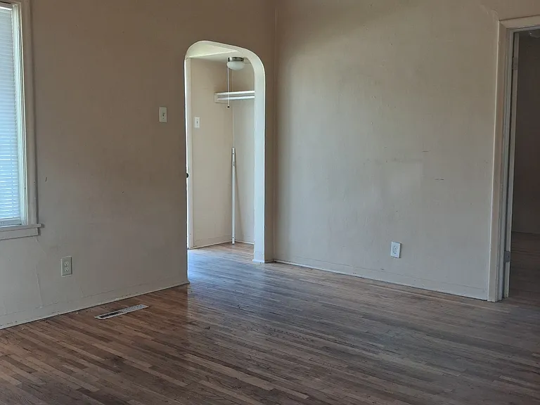 1118 Arthur St — Photo 2