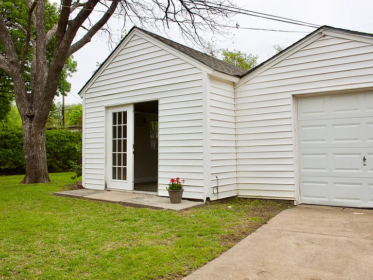 9850 Gooding Dr — Photo 4