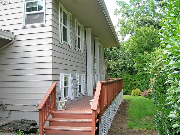 3rd image of 2212 NE 53rd St