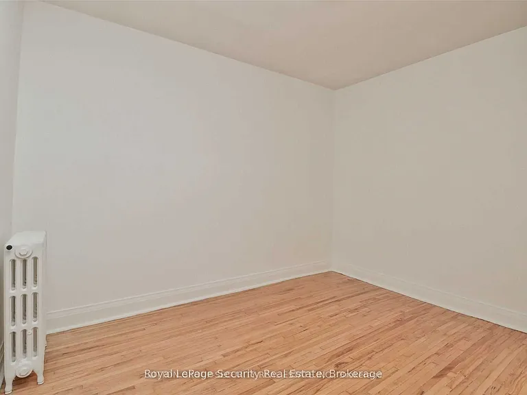 3317 Lake Shore Blvd W #2 — Photo 6