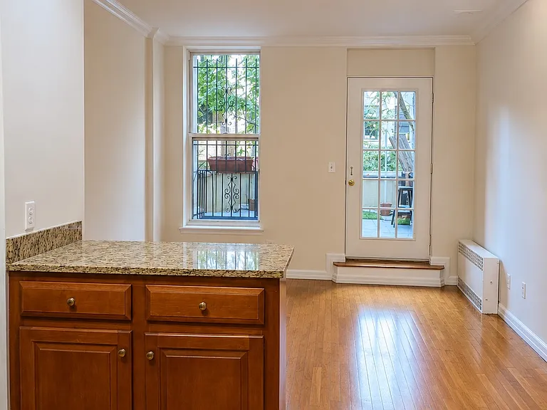 441 W 50th St #2W — Photo 1