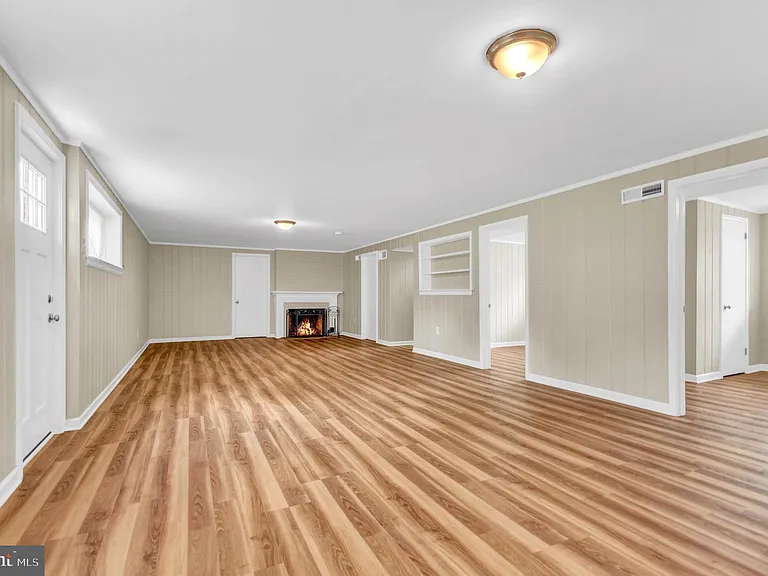 10228 Farnham Dr — Photo 26