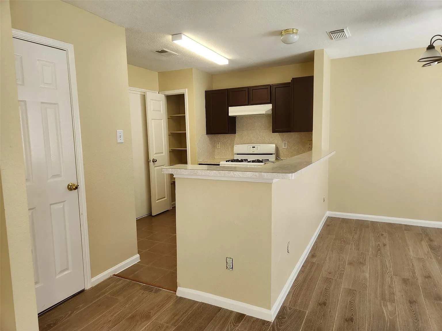4 bed, 2.5 bath, 1353 sqft, $1,700 — Photo 4