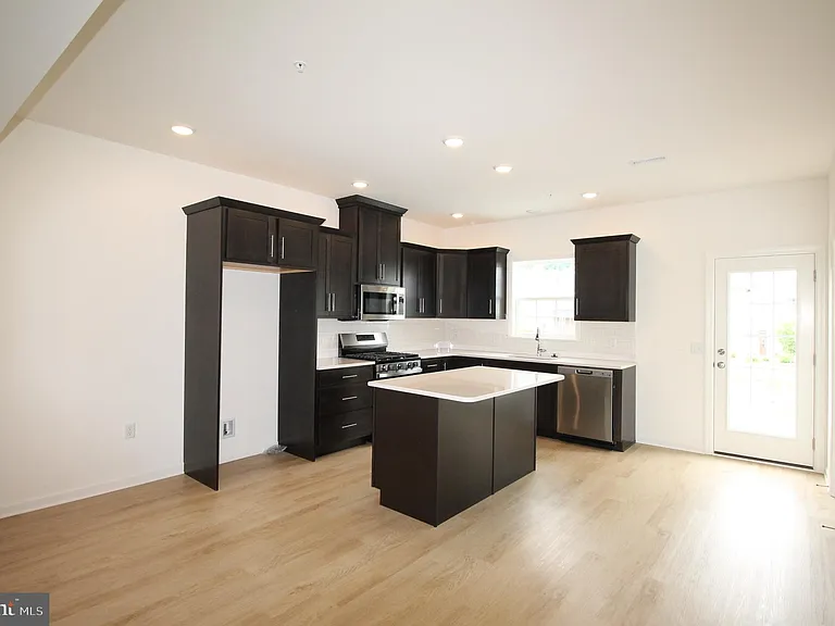 2445 Spring Water Cir — Photo 4