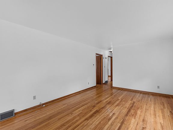 5th image of 418 Grant St