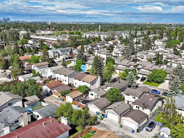75 E Cedardale Cres SW, Calgary, AB T2W 4B2