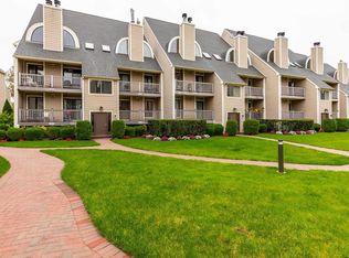 517 River Renaissance, East Rutherford, NJ 07073