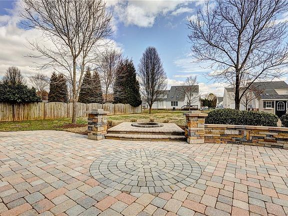 5th image of 10152 Stags Leap Dr