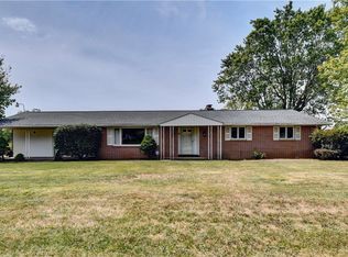 2520 Chaucer Dr NE, Canton, OH