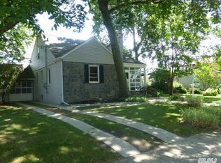 2111 Cypress St, Wantagh, NY 11793