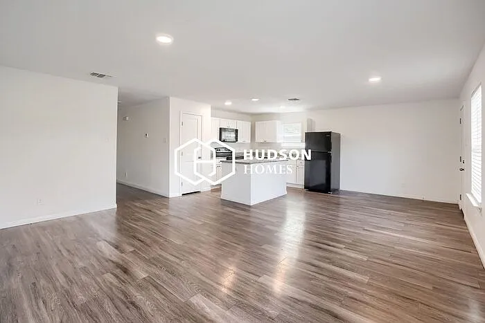 1718 Beacon St — Photo 4