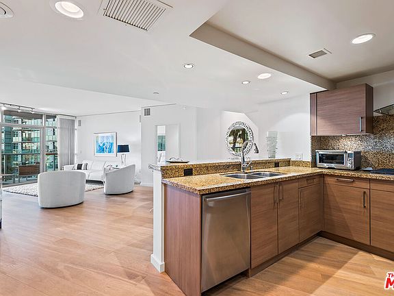 3rd image of 13650 Marina Pointe Dr Unit 704