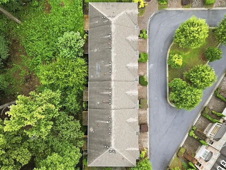 826 Canterbury Overlook NE — Photo 36