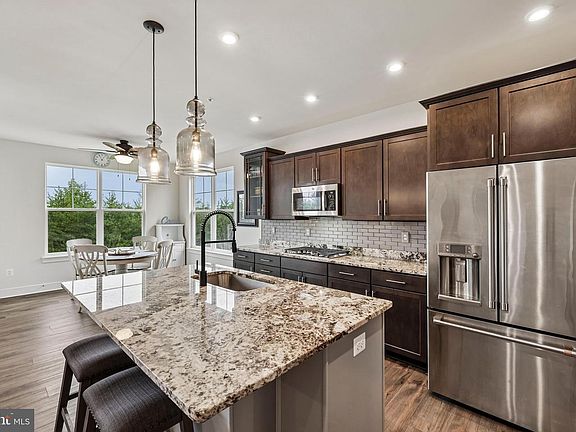 4th image of 2402 Connor Cir