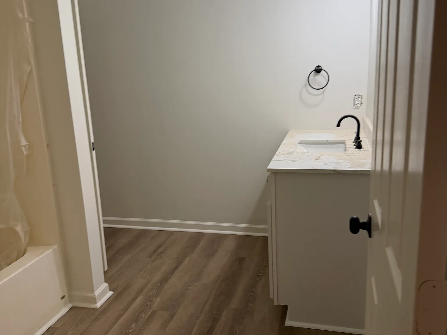 2 bed, 1040 sqft, $1,000 — Photo 4