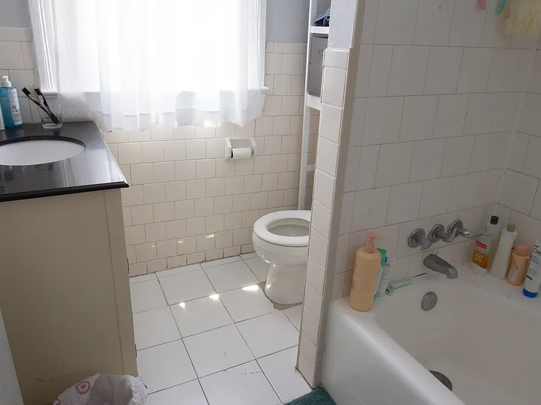 148 Adams St NW — Photo 19