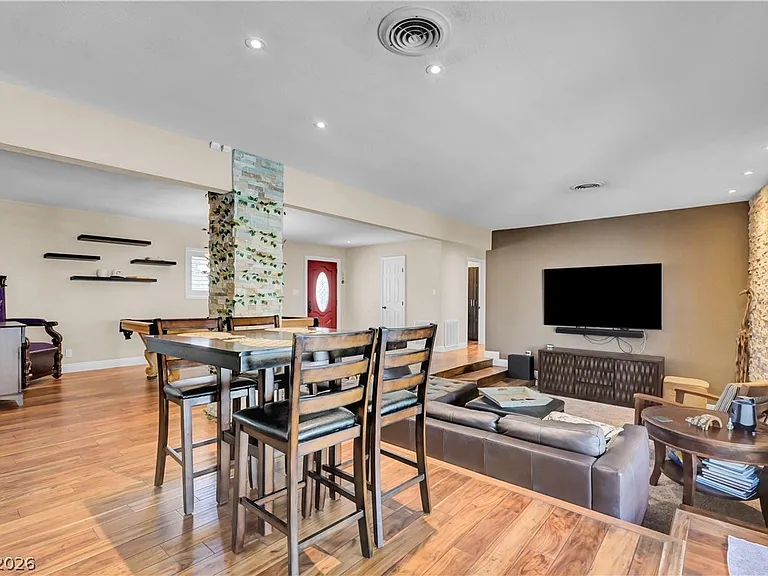2712 W Oakey Blvd — Photo 11