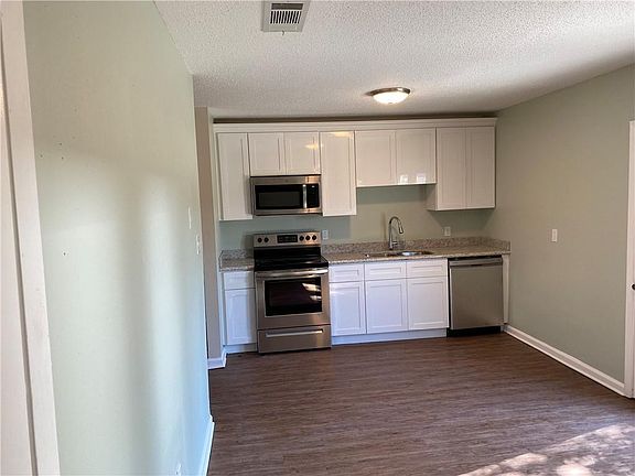3rd image of 649 Clinebrook Dr