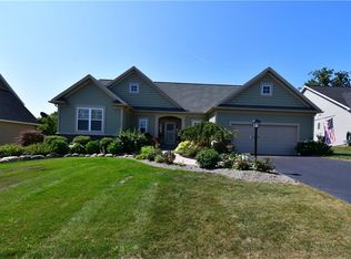 15 Rothbury Cir, Victor, NY 14564
