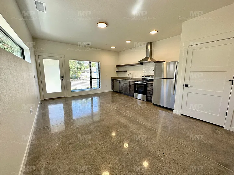 301 Parker St #B — Photo 3