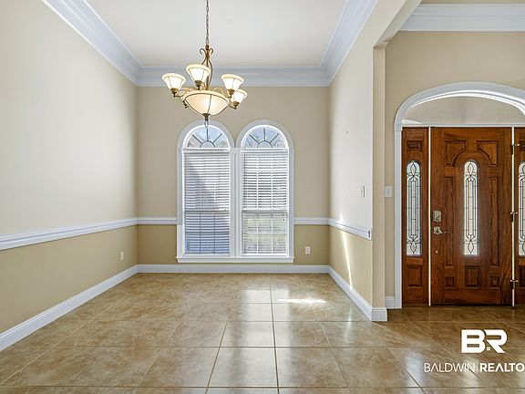 4th image of 19378 Fairfax Dr
