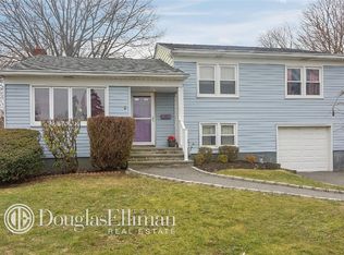 22 Regina Rd, Farmingdale, NY 11735