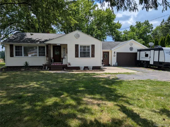 8403 Miller Rd, Swartz Creek, MI 48473