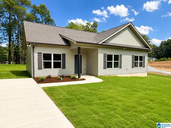 68 Kaylor St, Heflin, AL 36264