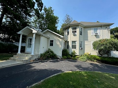 1st image of 40 Elliott Pl